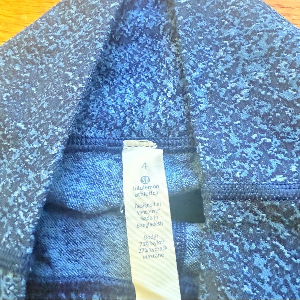 LULULEMON WUNDER UNDER Blue Patterned 28” size 4 - Picture 3 of 6